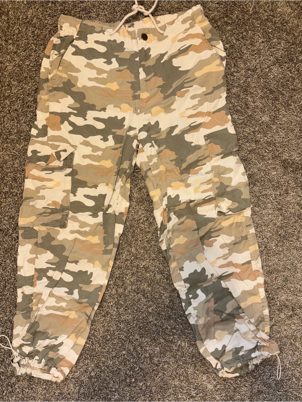 Women’s Camo Cargo Jogger Pants - Beige Green Camo